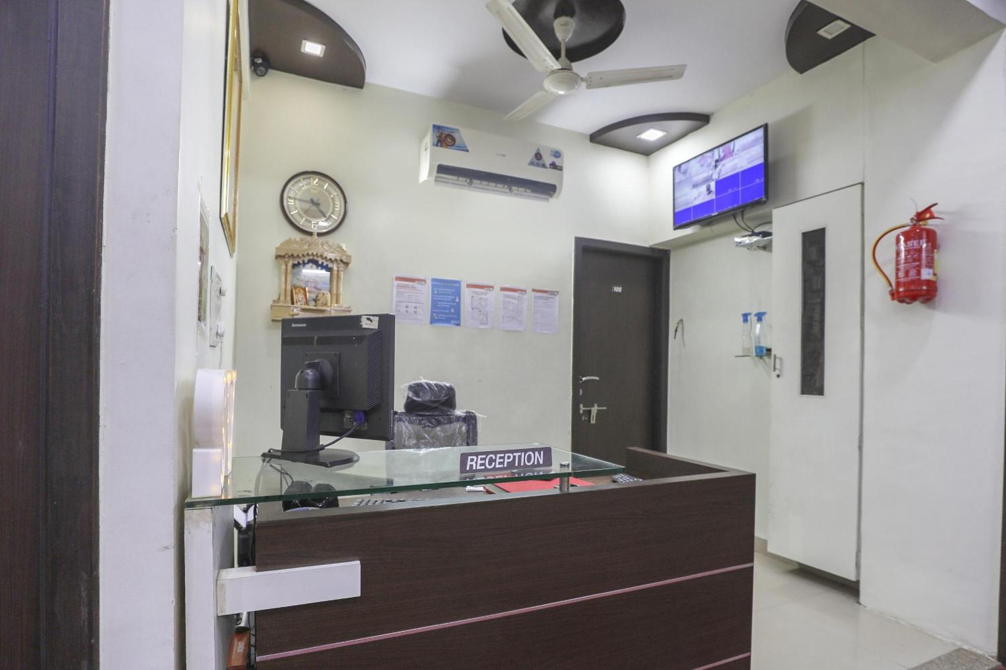 Collection O Shyam Vatika Banquet And Rooms Surat Exterior photo