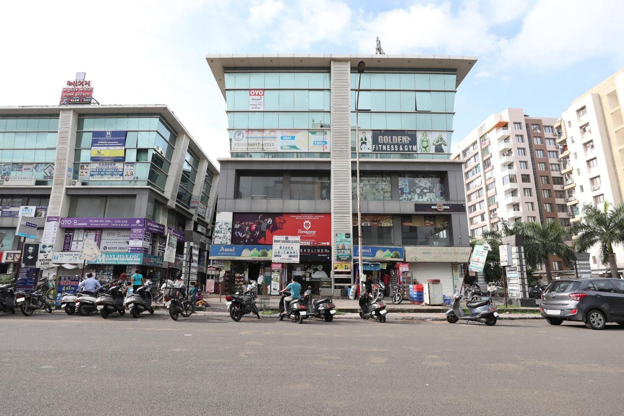 Collection O Shyam Vatika Banquet And Rooms Surat Exterior photo
