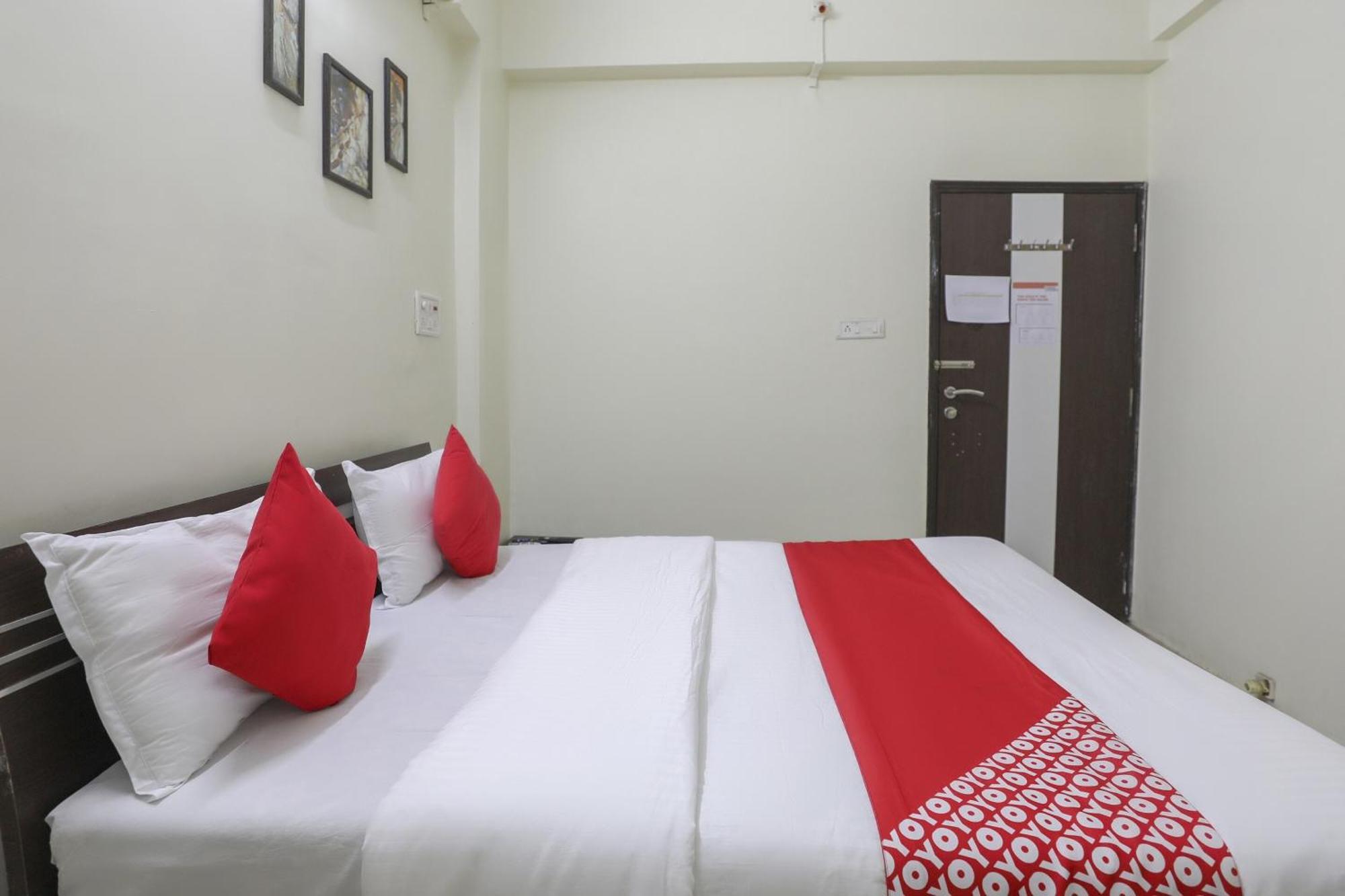 Collection O Shyam Vatika Banquet And Rooms Surat Exterior photo